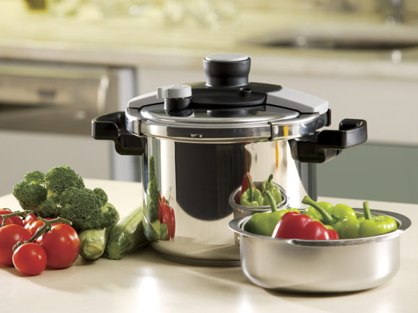 The Pressured Cook: Over 75 One-Pot Meals in Minutes, Made in Today's 100%  Safe Pressure Cookers