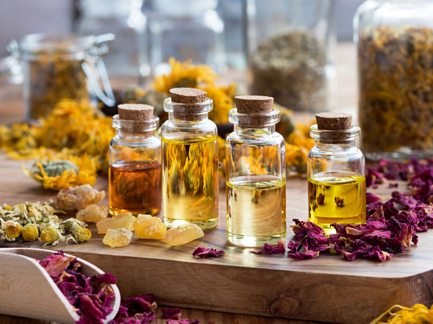 Dr. Weil's Guide To Essential Oils, Healthy Living